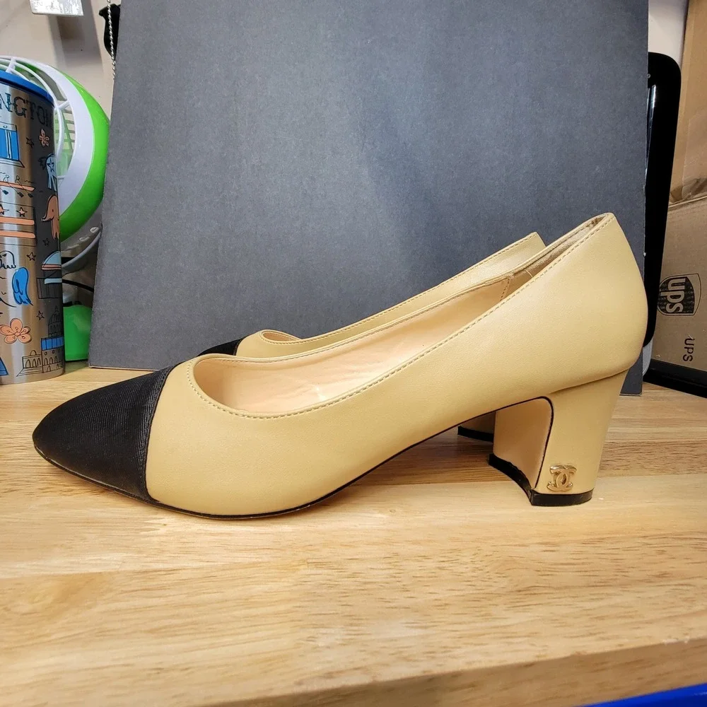 CHANEL Cap Toe Heels Beige Black Leather Block Heel Pumps Made‎ in Italy Size 39
